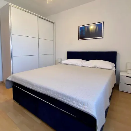 Mirroni By Interhome