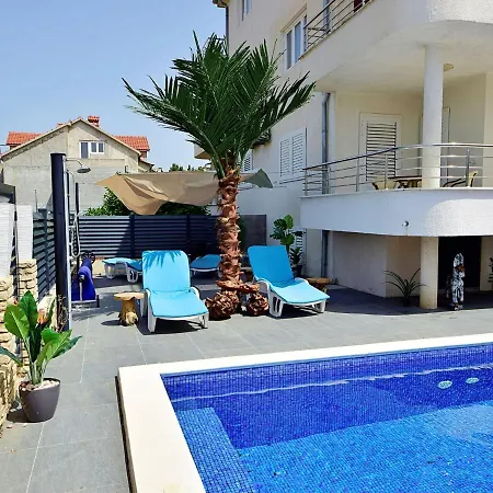 Mirroni By Interhome *