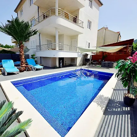 Mirroni By Interhome
