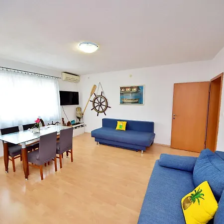 Mirroni By Interhome